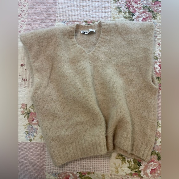 Zara Sweater Vest - Picture 1 of 2